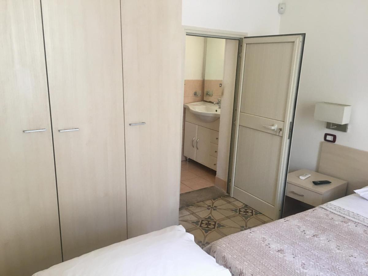 Stelmalu' Hotel Novoli Bagian luar foto